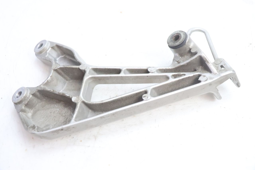 photo de RIGHT REAR FOOTREST MOUNTING PLATE HONDA VFR FI RC46 800 (1998 - 2001) - Surface and material condition