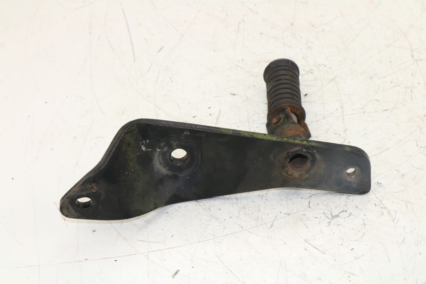 photo de REAR RIGHT FOOTREST MOUNT YAMAHA VIRAGO 125 (1996 - 2003) - Zoom on usage condition