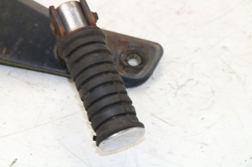 photo de REAR RIGHT FOOTREST MOUNT YAMAHA VIRAGO 125 (1996 - 2003) - Markings and original references