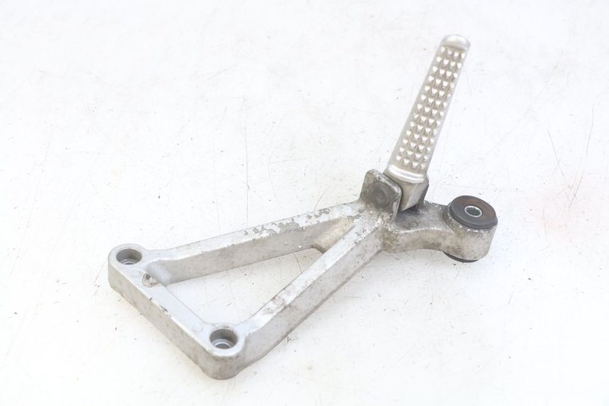 photo de RIGHT REAR FOOTREST MOUNTING PLATE DAELIM VJ ROADWIN FI 125 (2008 - 2017) - Component detail