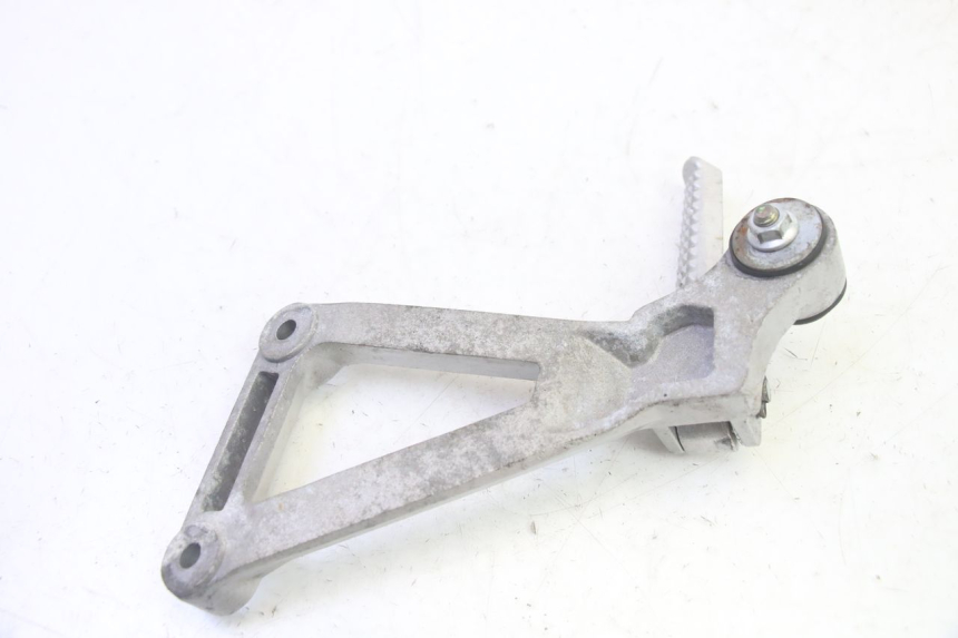 photo de RIGHT REAR FOOTREST MOUNTING PLATE DAELIM VJ ROADWIN FI 125 (2008 - 2017) - Fixing points details