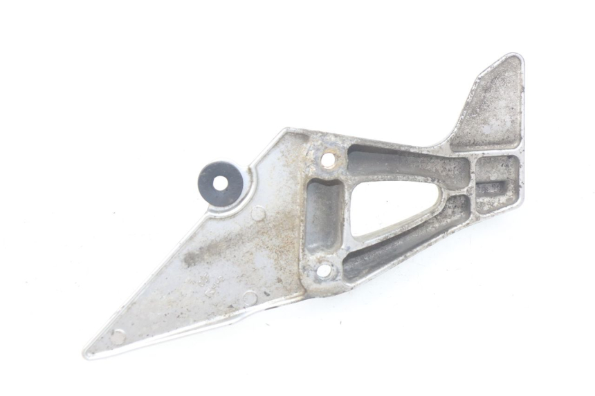 photo de RIGHT REAR FOOTREST MOUNTING PLATE SUZUKI XF FREEWIND 650 (1997 - 2003) - Alternative perspective