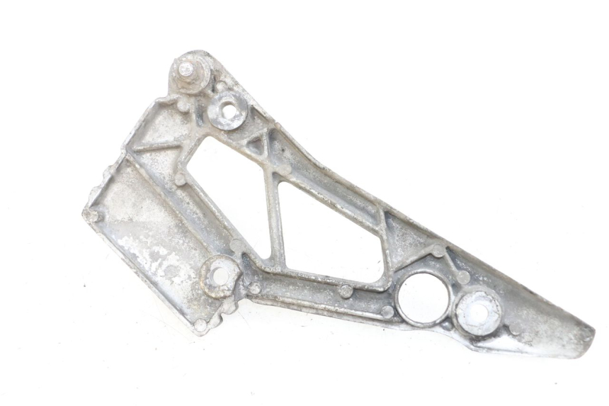 photo de REAR RIGHT FOOTREST MOUNT YAMAHA XJ F 900 (1983 - 1994) - Zoom on usage condition