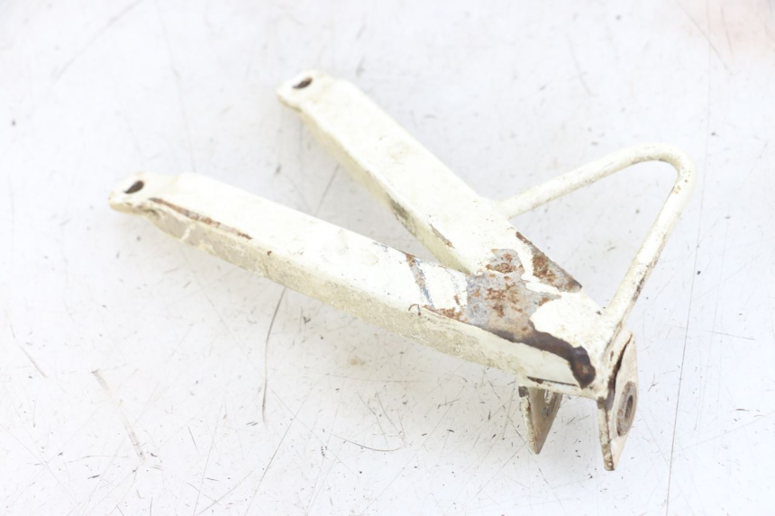 photo de RIGHT REAR FOOTREST MOUNTING PLATE PEUGEOT XP6 50 (1997 - 2003) - Component detail