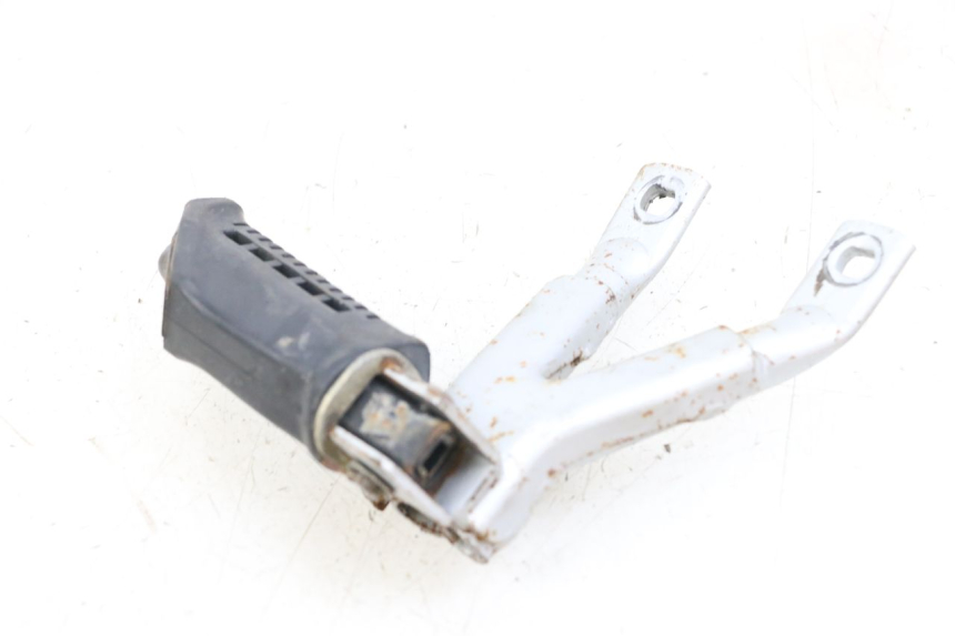 photo de REAR RIGHT FOOTREST BRACKET HYOSUNG XRX 125 (2000 - 2008) - Component detail