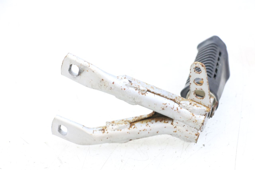 photo de REAR RIGHT FOOTREST BRACKET HYOSUNG XRX 125 (2000 - 2008) - Technical close-up