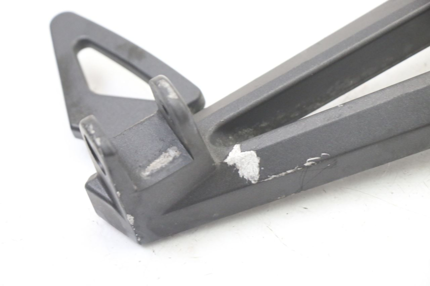 photo de REAR RIGHT FOOTREST MOUNT YAMAHA FZ6 FAZER S2 600 (2007 - 2011) - Component detail