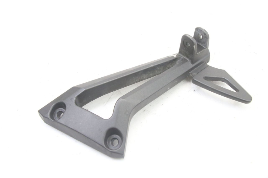 photo de REAR RIGHT FOOTREST MOUNT YAMAHA FZ6 FAZER S2 600 (2007 - 2011) - Zoom on usage condition