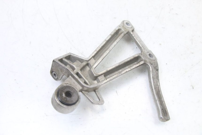 photo de REAR RIGHT FOOTREST MOUNT YAMAHA FZS FAZER 600 (2001 - 2003) - Alternative perspective