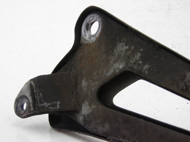 photo de REAR RIGHT FOOTREST MOUNT YAMAHA YBR 125 (2004 - 2006) - Zoom on usage condition