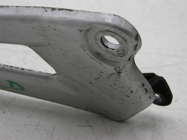 photo de REAR RIGHT FOOTREST MOUNT YAMAHA YBR 125 (2004 - 2006) - Technical close-up