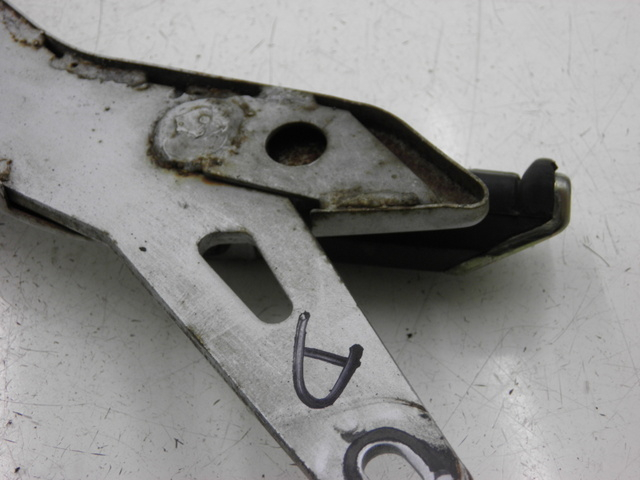 photo de REAR RIGHT FOOTREST MOUNT YAMAHA YBR CUSTOM 125 (2008 - 2010) - Additional view of the item