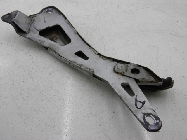 photo de REAR RIGHT FOOTREST MOUNT YAMAHA YBR CUSTOM 125 (2008 - 2010) - Product overview