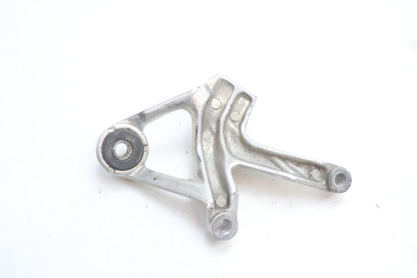 photo de REAR RIGHT FOOTREST MOUNT YAMAHA YZF R GENESIS 750 (1993 - 1998) - Technical close-up