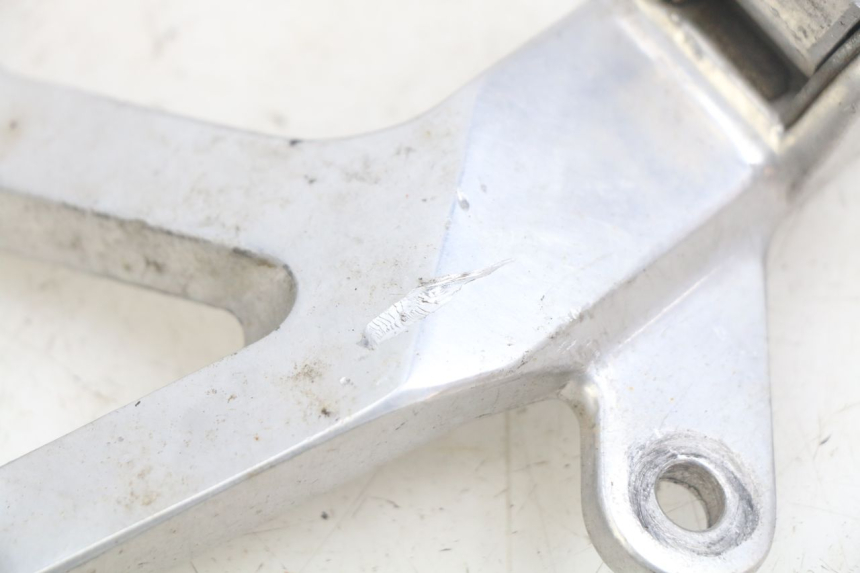 photo de RIGHT REAR FOOTREST MOUNTING PLATE YAMAHA YZF R THUNDERCAT 600 (1996 - 2003) - Product overview