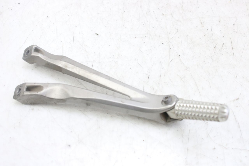 photo de REAR RIGHT FOOTREST BRACKET YAMAHA YZF R1 1000 (2007 - 2008) - Zoom on usage condition