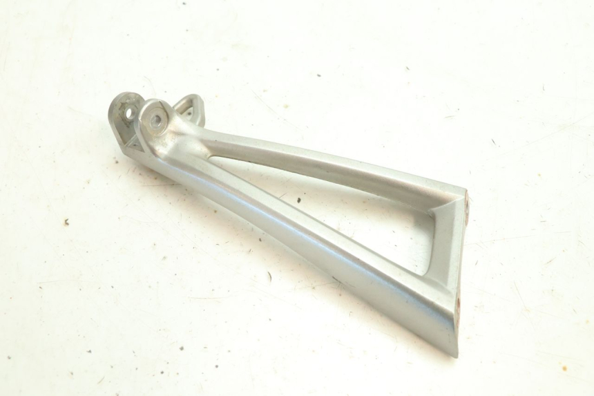 photo de REAR RIGHT FOOTREST MOUNT YAMAHA YZF R6 600 (2008 - 2009) - Component detail