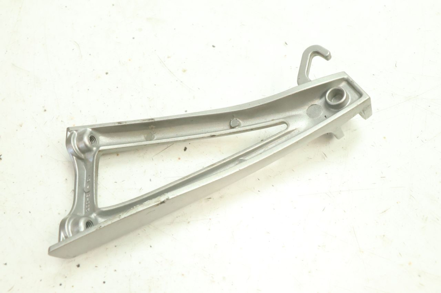 photo de REAR RIGHT FOOTREST MOUNT YAMAHA YZF R6 600 (2008 - 2009) - Alternative perspective