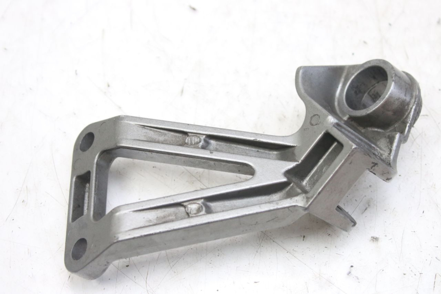 photo de RIGHT REAR FOOTREST MOUNTING PLATE KAWASAKI ZX-6R ZX6R 600 (1995 - 1997) - Zoom on usage condition