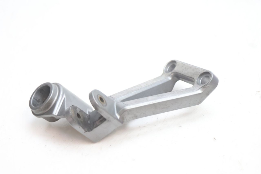 photo de RIGHT REAR FOOTREST MOUNTING PLATE KAWASAKI ZX-6R ZX6R 600 (1995 - 1997) - Component detail