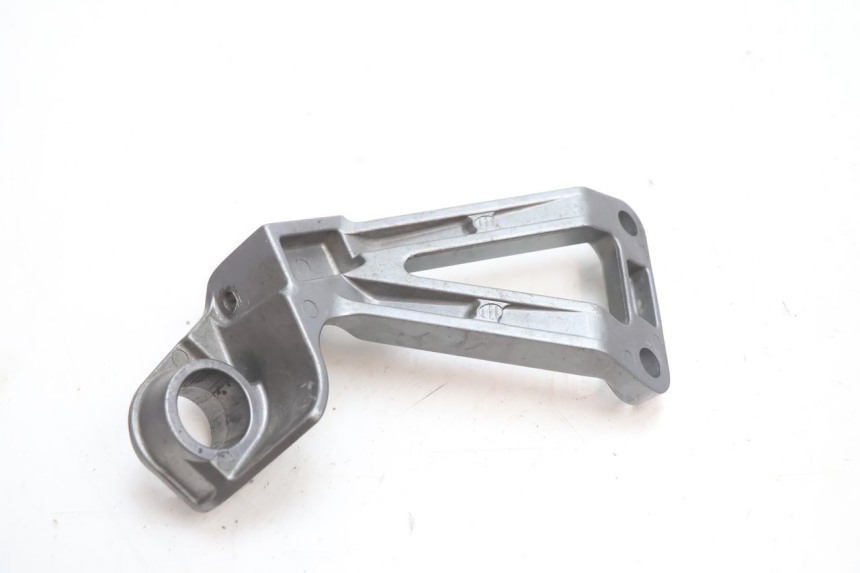 photo de RIGHT REAR FOOTREST MOUNTING PLATE KAWASAKI ZX-6R ZX6R 600 (1995 - 1997) - Technical close-up