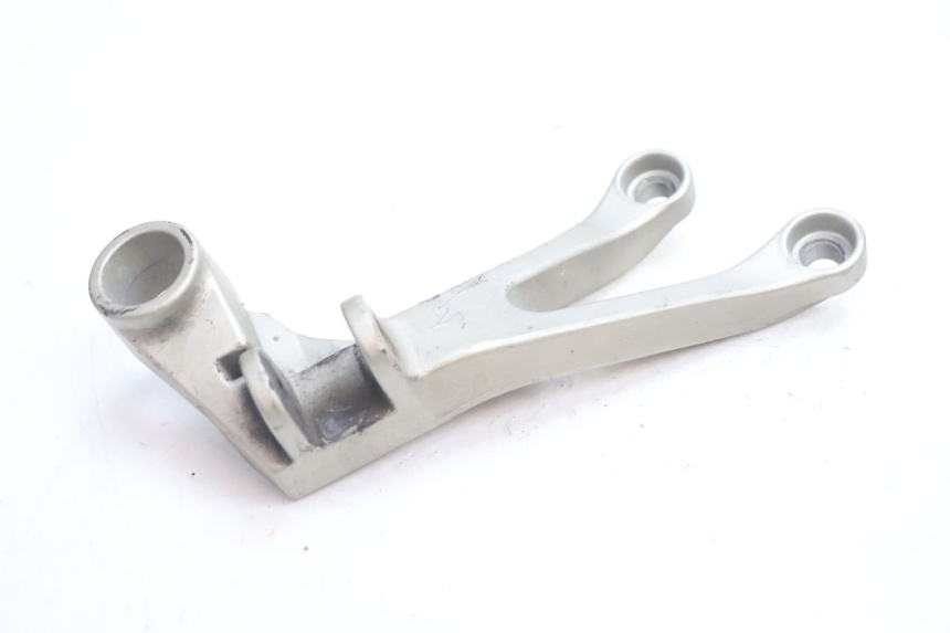 photo de REAR RIGHT FOOTREST MOUNT KAWASAKI ZX-6R ZX6R 600 (2000 - 2002) - Alternative perspective