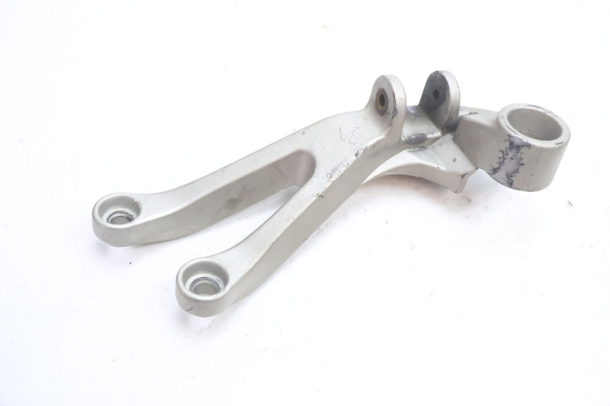 photo de REAR RIGHT FOOTREST MOUNT KAWASAKI ZX-6R ZX6R 600 (2000 - 2002) - Technical close-up
