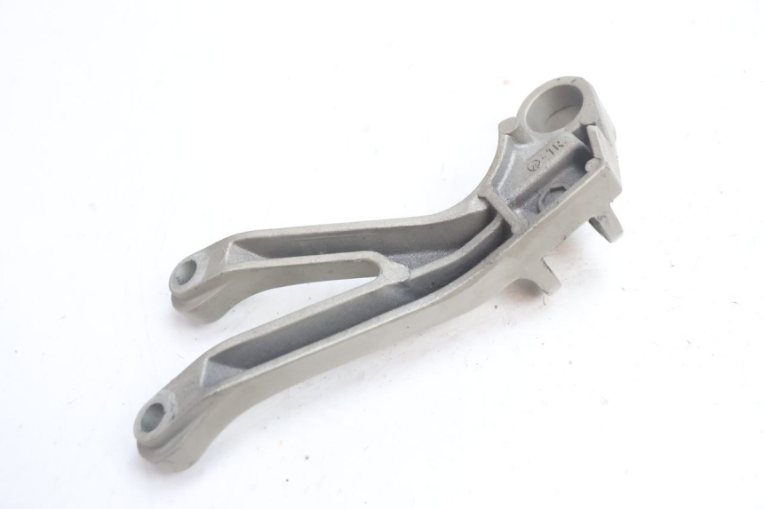 photo de REAR RIGHT FOOTREST MOUNT KAWASAKI ZX-6R ZX6R 600 (2000 - 2002) - Fixing points details
