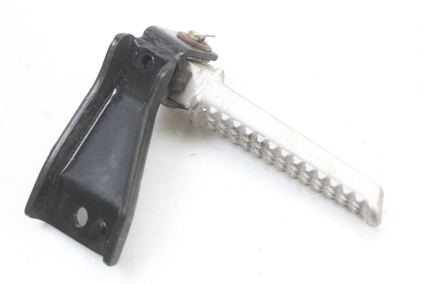 photo de REAR LEFT FOOTREST BRACKET DAELIM A-FOUR 2T 50 (2005 - 2012) - Alternative perspective