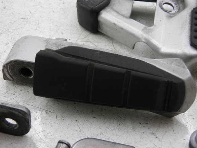 photo de REAR LEFT FOOTREST MOUNT BMW R RS 1150 (2001 - 2005) - Component detail