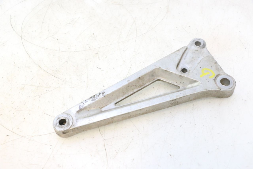photo de REAR LEFT FOOTREST MOUNT HONDA CB TWO FIFTY 250 (1991 - 2002) - Alternative perspective