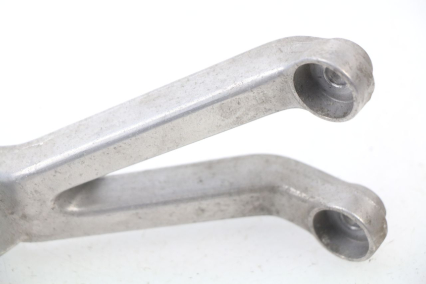 photo de REAR LEFT FOOTREST MOUNT HONDA CBR 919 RR FIREBLADE 900 (1998 - 1999) - Zoom on usage condition