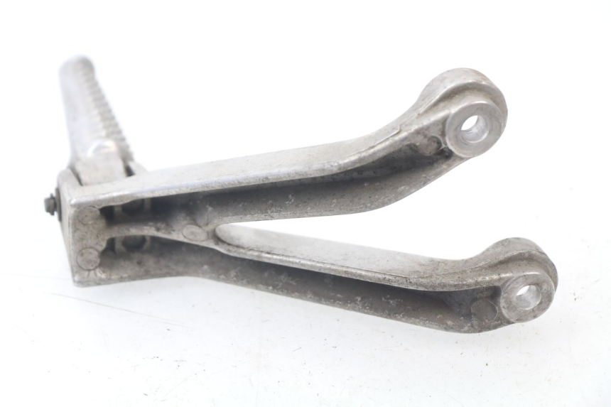 photo de REAR LEFT FOOTREST MOUNT HONDA CBR 919 RR FIREBLADE 900 (1998 - 1999) - Alternative perspective