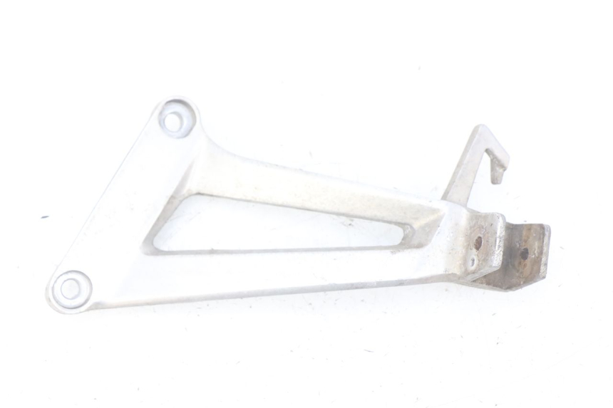 photo de REAR LEFT FOOTREST MOUNT HONDA CBR R 125 (2003 - 2006) - Main view