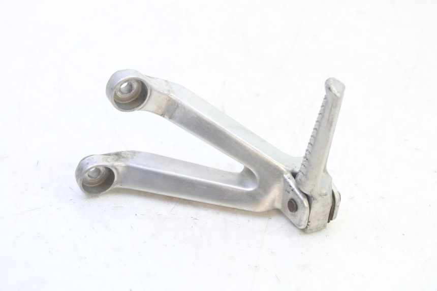 photo de REAR LEFT FOOTREST MOUNT HONDA CBR RR FIREBLADE 900 (1992 - 1994) - Alternative perspective