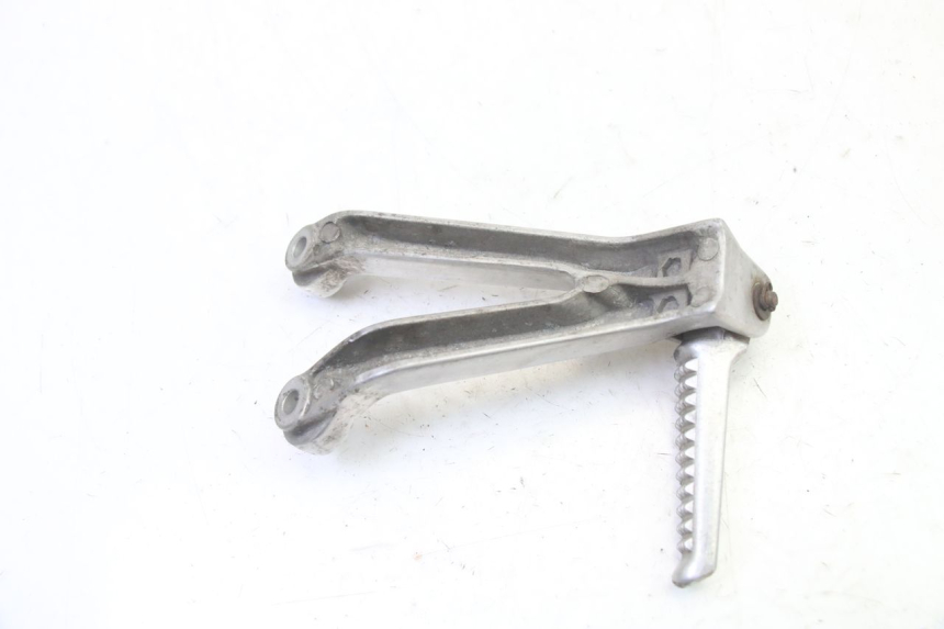 photo de REAR LEFT FOOTREST MOUNT HONDA CBR RR FIREBLADE 900 (1992 - 1994) - Technical close-up