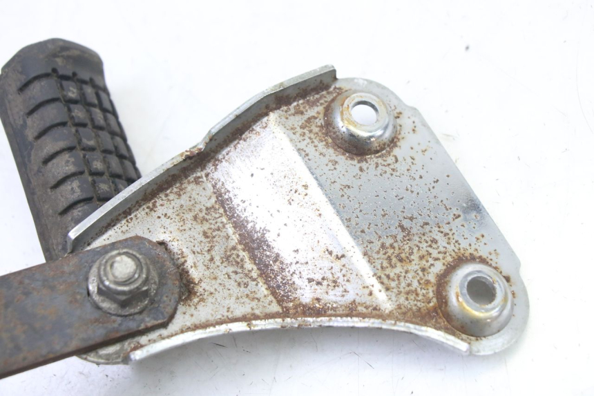 photo de REAR LEFT FOOTREST MOUNT APRILIA CLASSIC 125 (1995 - 2001) - Fixing points details