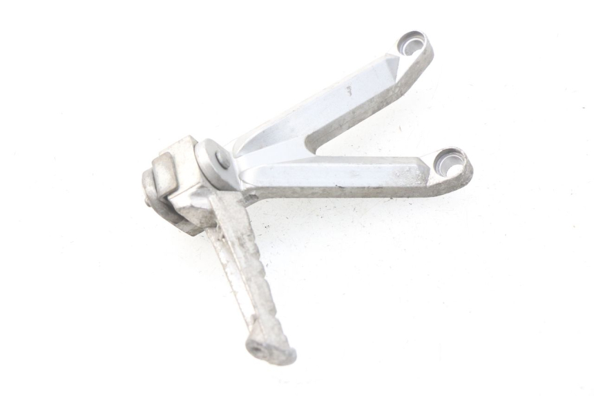 photo de REAR LEFT FOOTREST MOUNT HYOSUNG COMET GTR 125 (2007 - 2014) - Zoom on usage condition