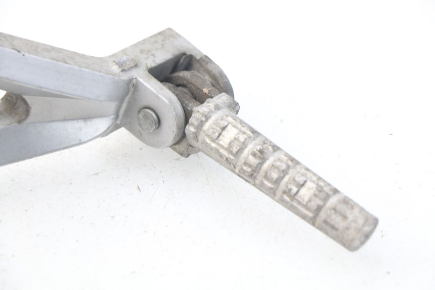 photo de REAR LEFT FOOTREST MOUNT HYOSUNG COMET GTR 125 (2007 - 2014) - Alternative perspective