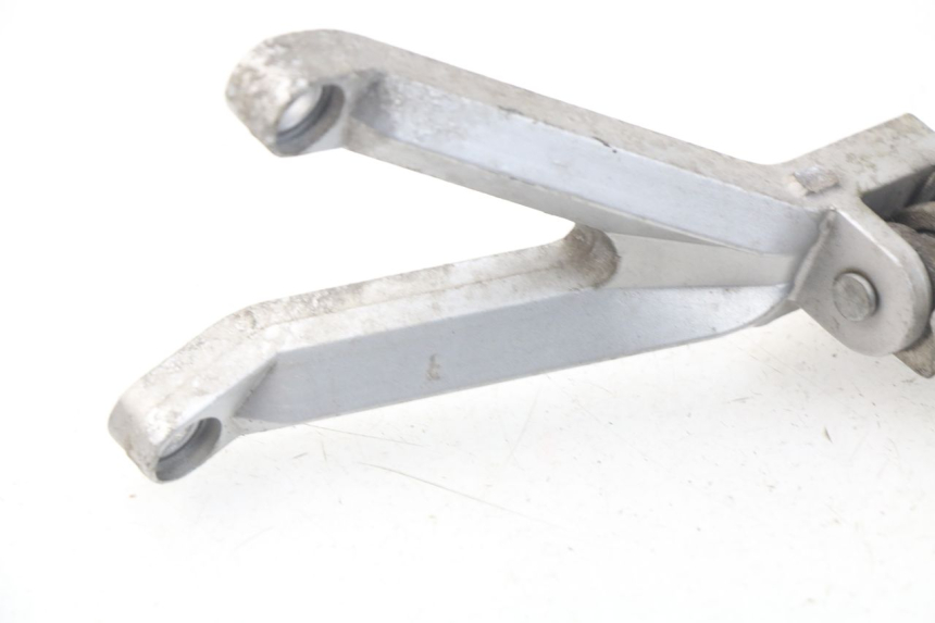 photo de REAR LEFT FOOTREST MOUNT HYOSUNG COMET GTR 125 (2007 - 2014) - Technical close-up