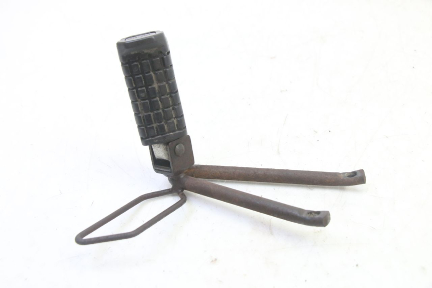 photo de REAR LEFT FOOTREST MOUNT APRILIA ETX 125 (1998 - 2002) - Component detail