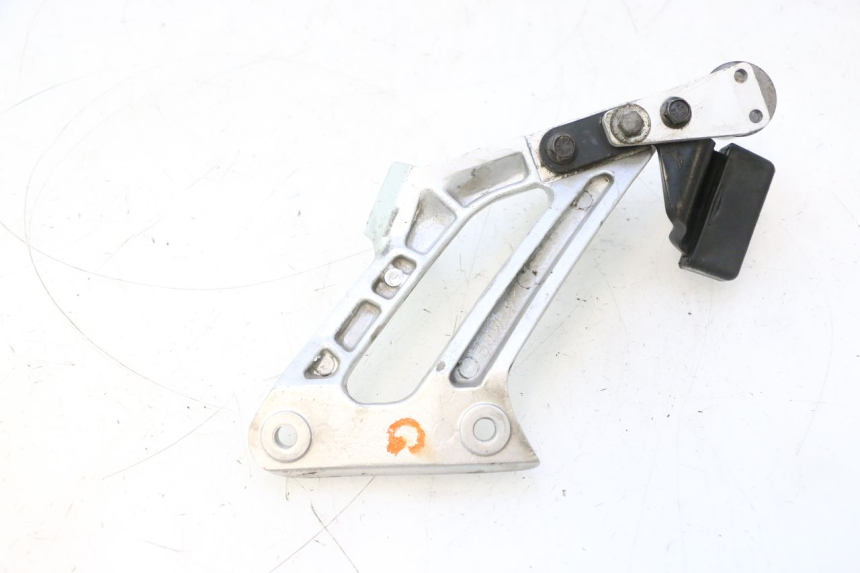 photo de REAR LEFT FOOTREST MOUNT YAMAHA FJR 1300 (2001 - 2005) - Component detail