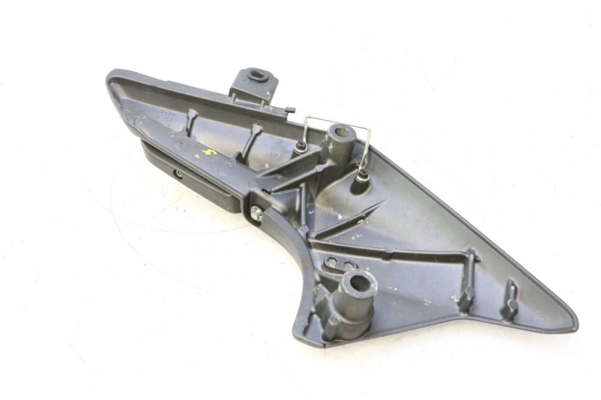 photo de REAR LEFT FOOTREST MOUNT HONDA FJS SILVER WING SILVERWING 400 (2005 - 2008) - Zoom on usage condition