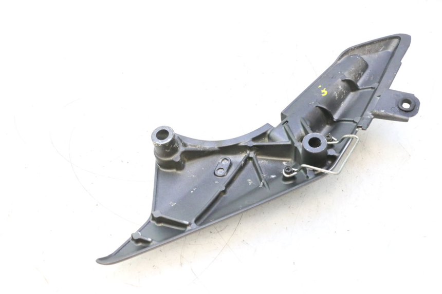 photo de REAR LEFT FOOTREST MOUNT HONDA FJS SILVER WING SILVERWING 400 (2005 - 2008) - Alternative perspective