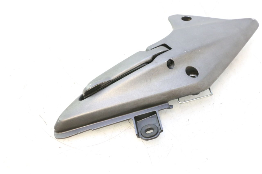photo de REAR LEFT FOOTREST MOUNT HONDA FJS SILVER WING SILVERWING 400 (2005 - 2008) - Fixing points details