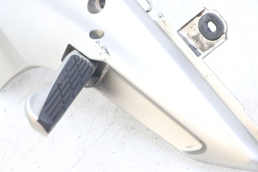 photo de REAR LEFT FOOTREST MOUNT HONDA FJS SILVERWING SILVER WING 600 (2001 - 2010) - Fixing points details