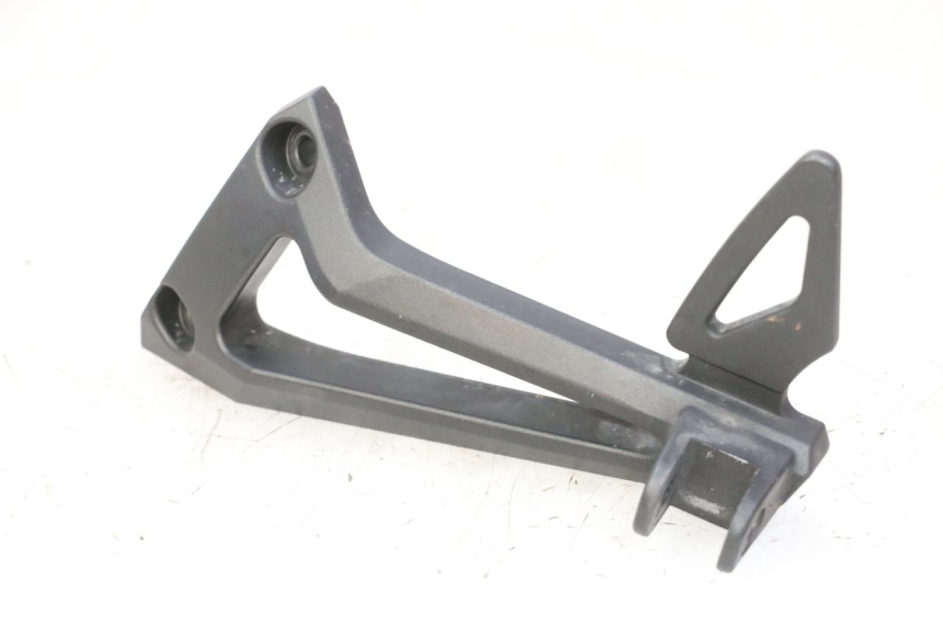 photo de REAR LEFT FOOTREST MOUNT YAMAHA FZ6 FAZER S2 600 (2007 - 2011) - Main view