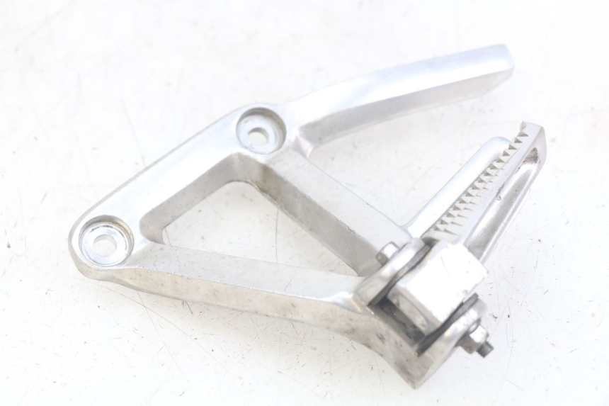 photo de LEFT REAR FOOTREST MOUNT YAMAHA FZS FAZER 600 (1998 - 2001) - Zoom on usage condition