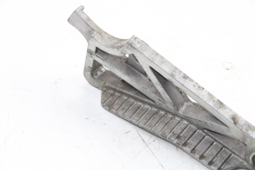 photo de REAR LEFT FOOTREST MOUNT YAMAHA FZX FAZER 750 (1987 - 1998) - Detailed visual inspection