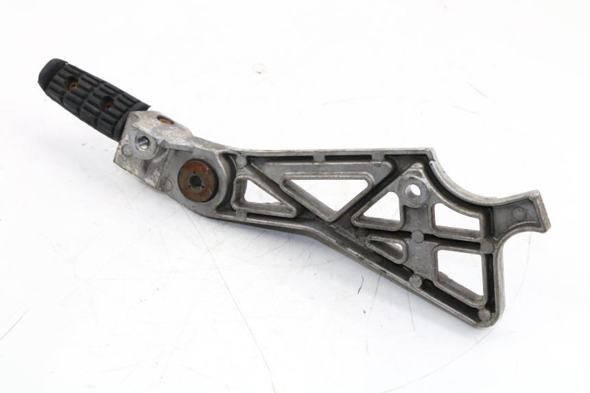photo de REAR LEFT FOOTREST MOUNT YAMAHA FZX FAZER 750 (1987 - 1998) - Additional view of the item